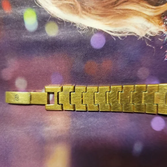 2XHP- VINTAGE WOMEN'S GUCCI BLACK FACE GOLD PLATED,STAINLESS STEEL WATCH/#3300L - Picture 4 of 13